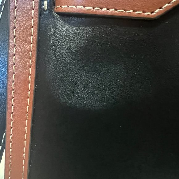 Authentic Burberry Title Tote Bag (Medium) - Picture 4 of 6